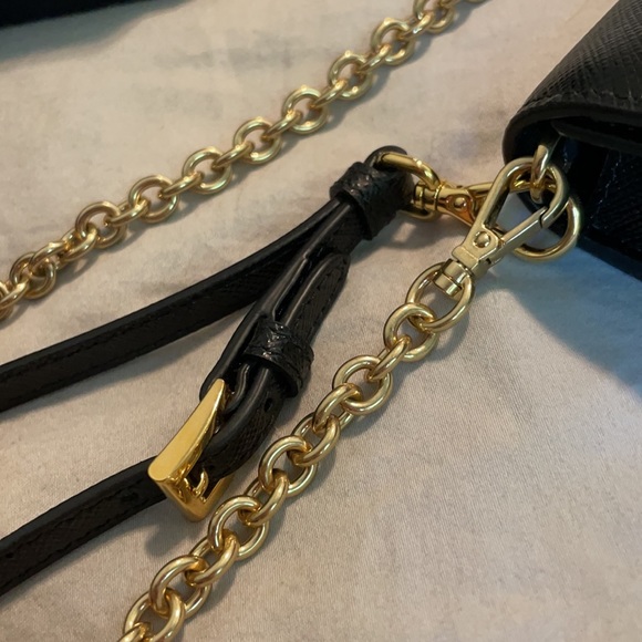 ❌SOLD❌ Prada Classic Wallet on Chain Black - Picture 4 of 16